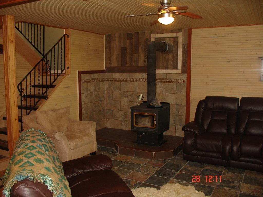 Eileen'S Bed & Breakfast/Guest House Hay River Exterior photo