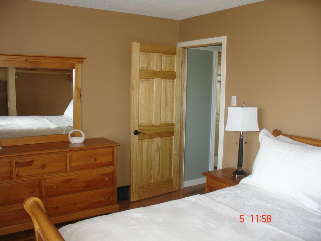 Eileen'S Bed & Breakfast/Guest House Hay River Room photo