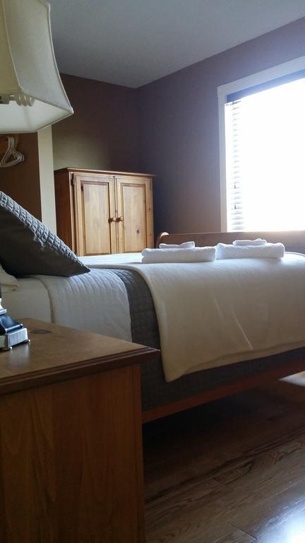 Eileen'S Bed & Breakfast/Guest House Hay River Exterior photo