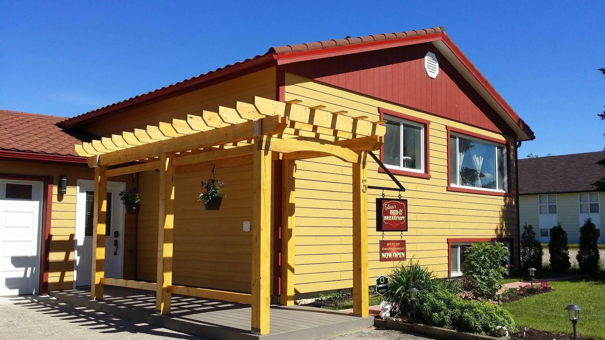 Eileen'S Bed & Breakfast/Guest House Hay River Exterior photo