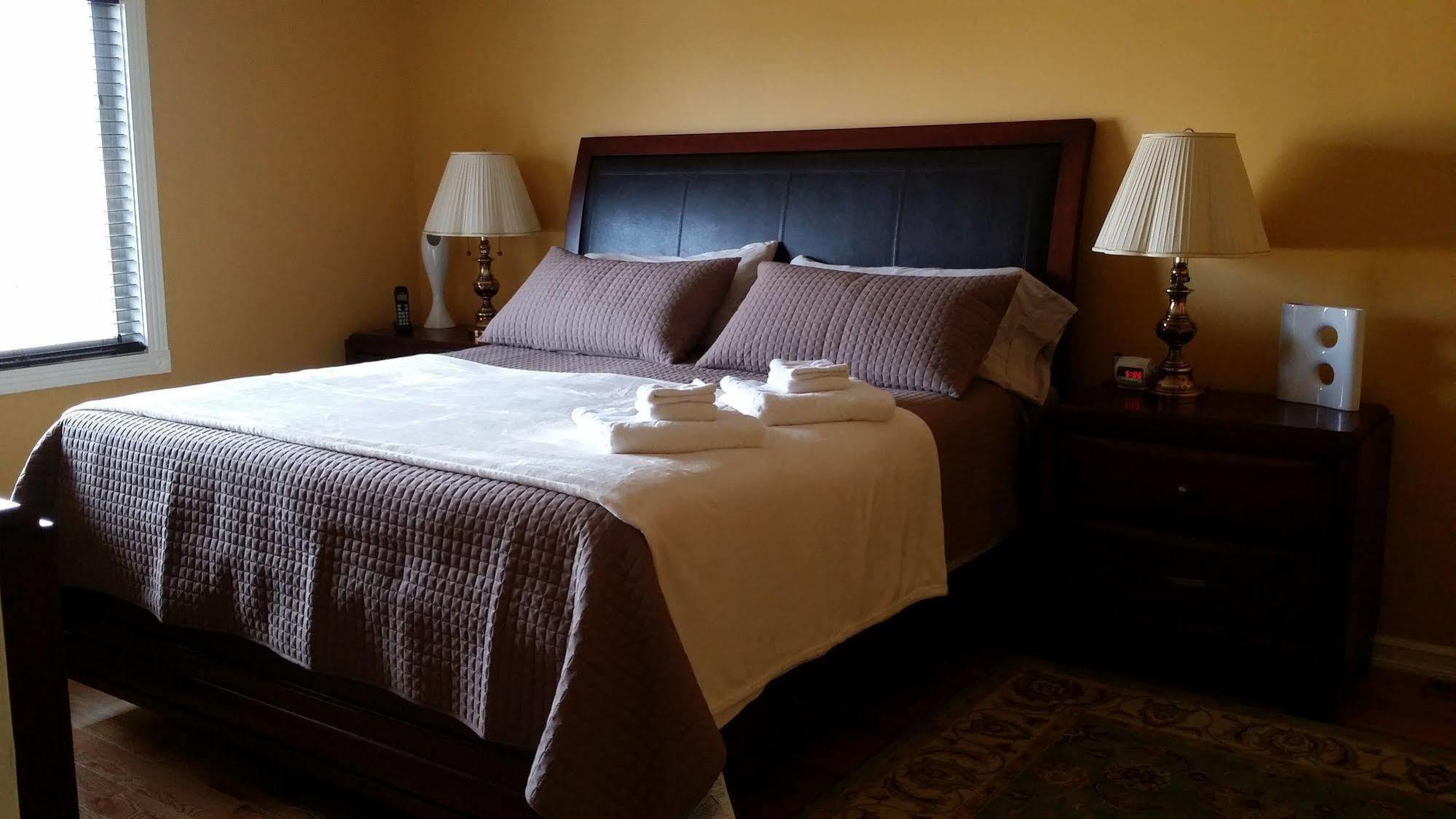 Eileen'S Bed & Breakfast/Guest House Hay River Exterior photo