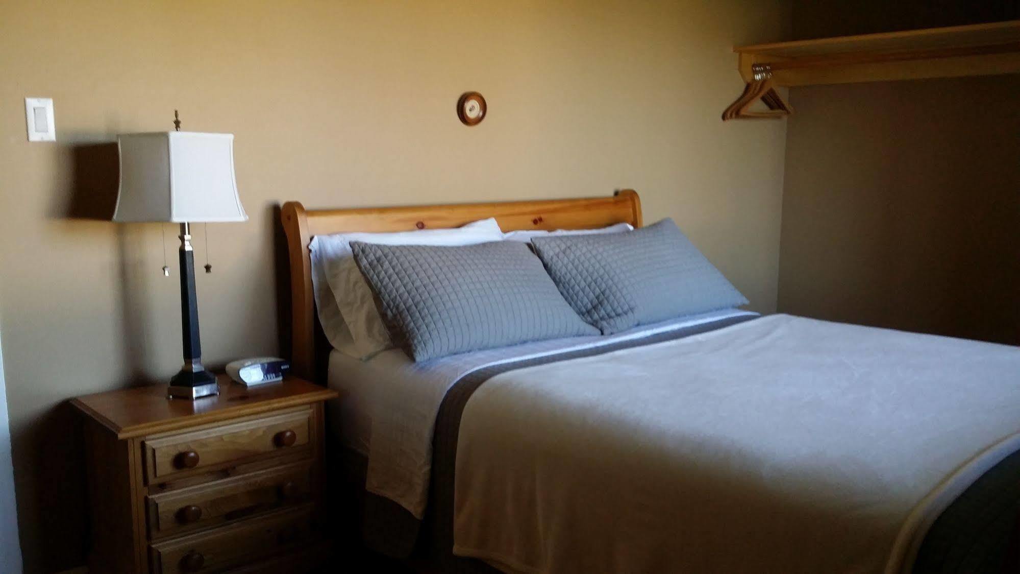 Eileen'S Bed & Breakfast/Guest House Hay River Exterior photo