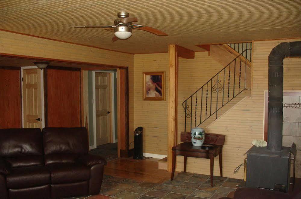 Eileen'S Bed & Breakfast/Guest House Hay River Exterior photo